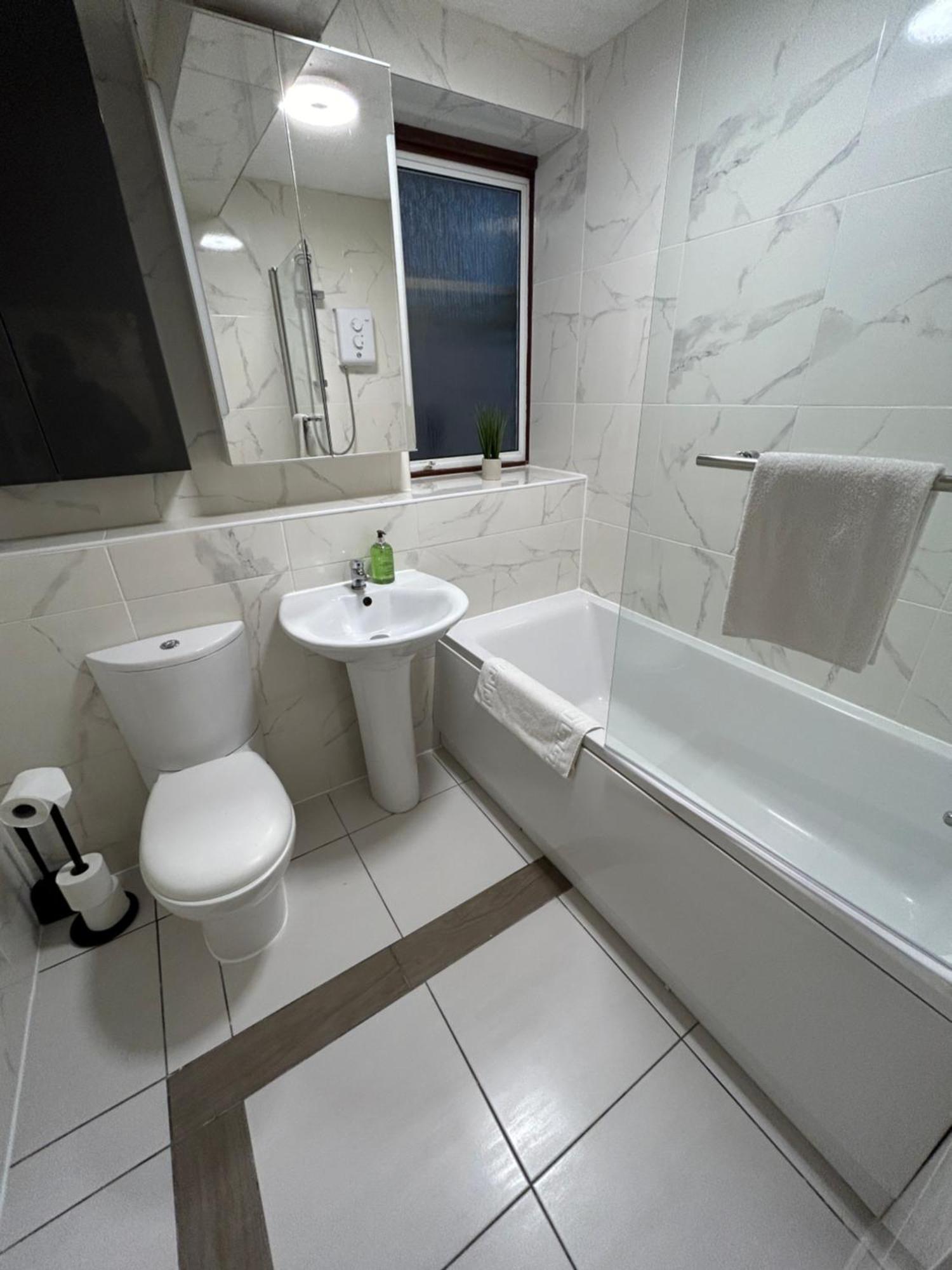 Spacious 3 Bedroom Apartment Close To Marina, 2 Parking Spaces, Kingsize Or Single Beds Southampton Zewnętrze zdjęcie